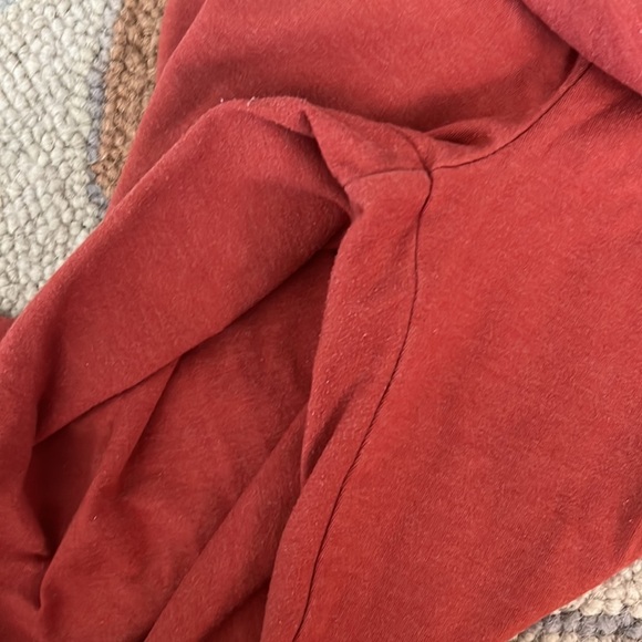 ✨ AERIE Keyhole Stretch Leggings – Burnt Rust Red – Size M ✨ - Picture 4 of 4